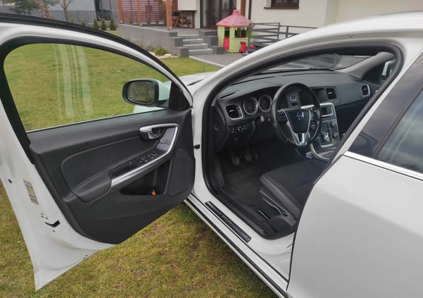 Volvo V60 cena 26500 przebieg: 261000, rok produkcji 2011 z Lidzbark małe 137